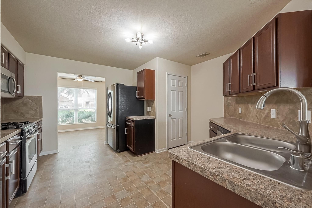 13510 Dahlia Green Way - Photo 9