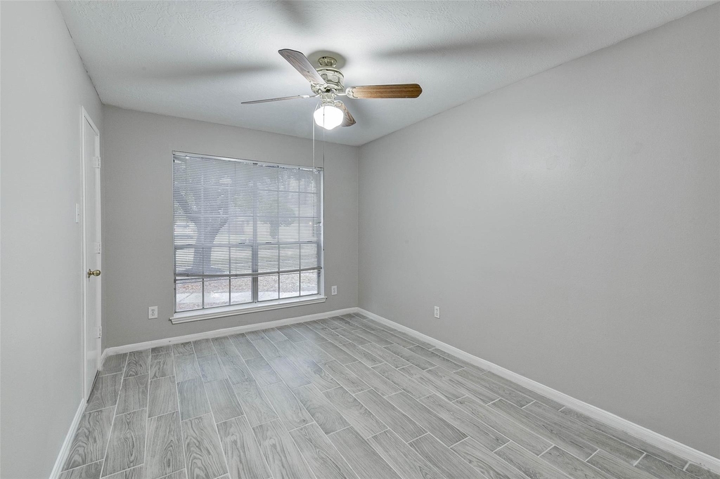 7815 Barnhill Drive - Photo 17
