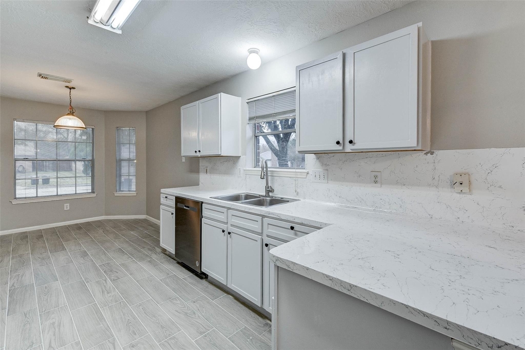 7815 Barnhill Drive - Photo 12