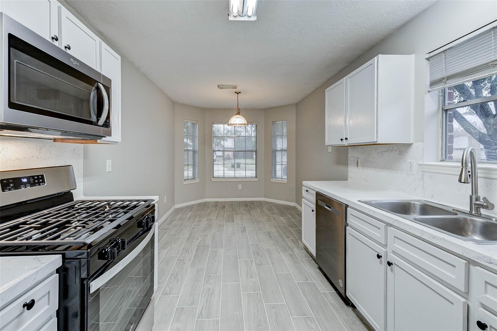 7815 Barnhill Drive - Photo 13