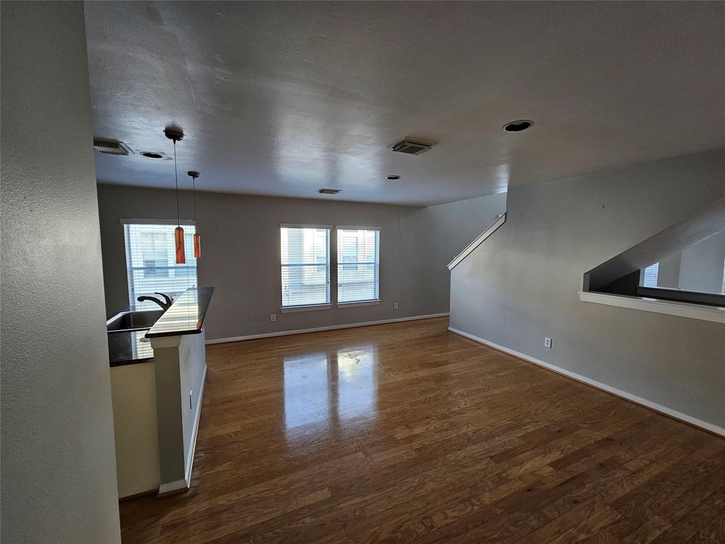1271 W 17th Street - Photo 9