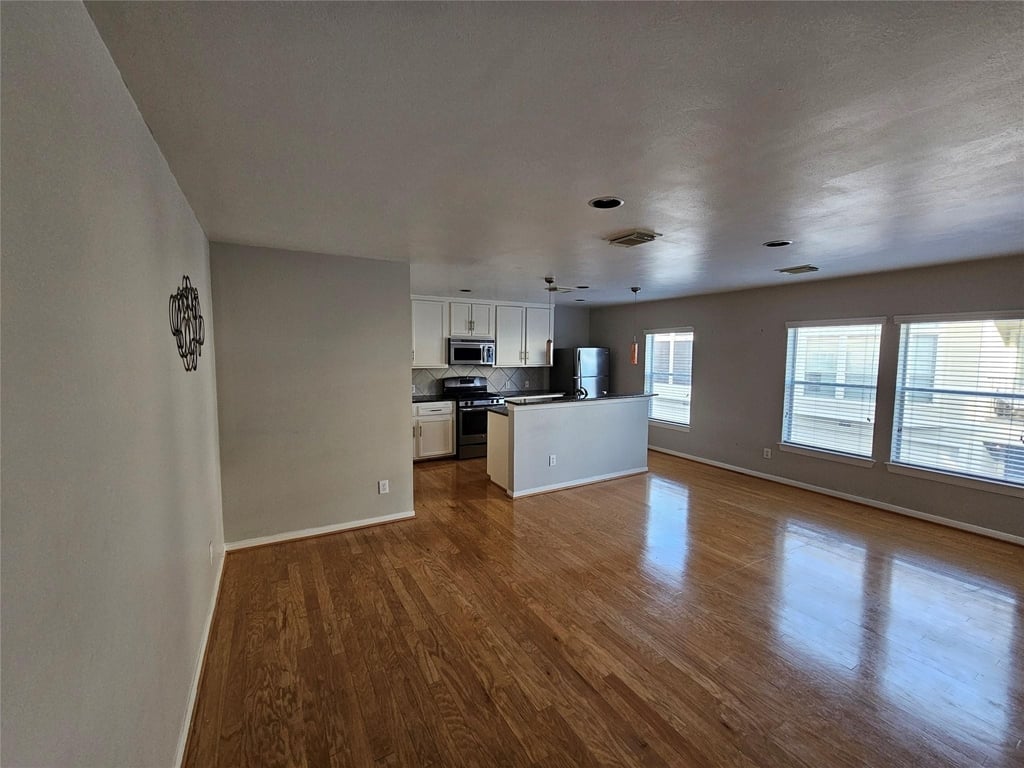 1271 W 17th Street - Photo 4