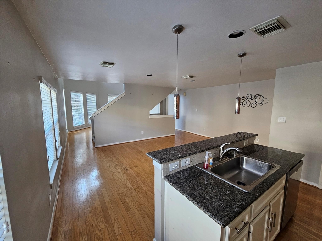 1271 W 17th Street - Photo 6