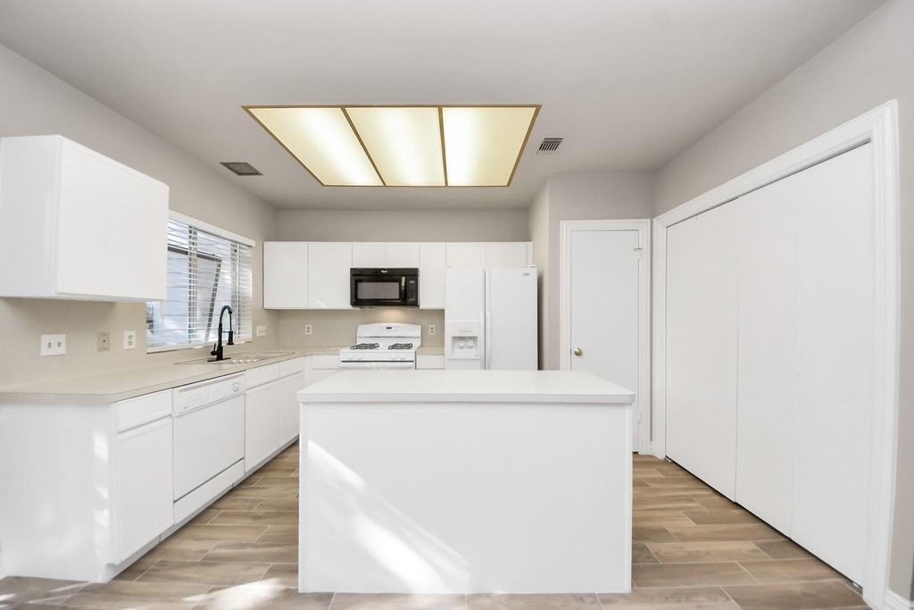 2910 Grants Lake Boulevard - Photo 10
