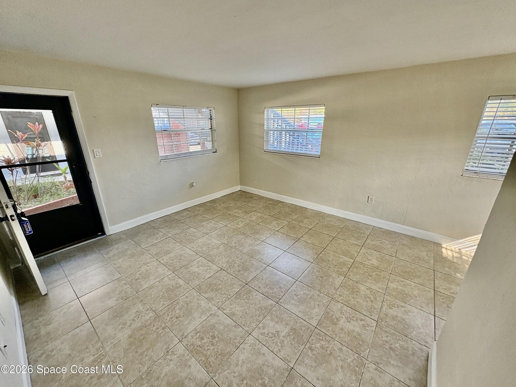 405 Adams Avenue - Photo 3