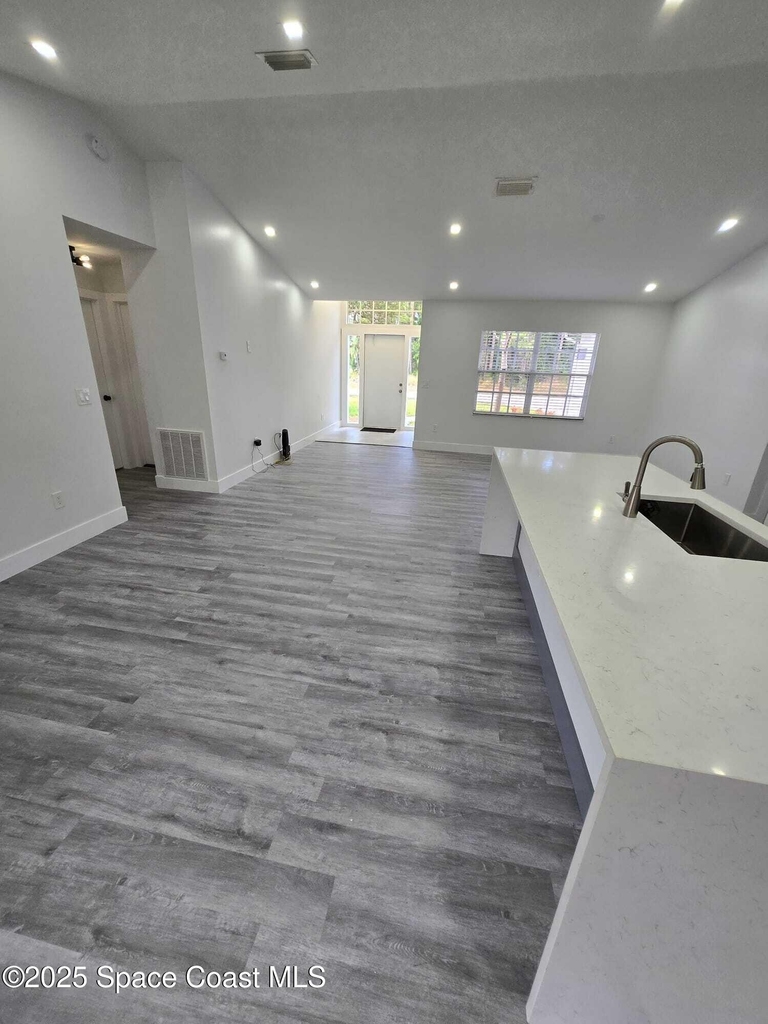 400 Koutnik Road Se - Photo 6