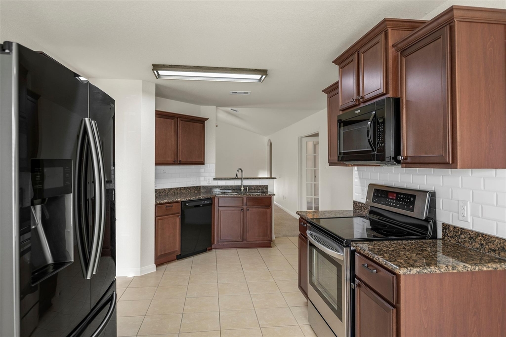 20803 Bastion Settle Drive - Photo 4