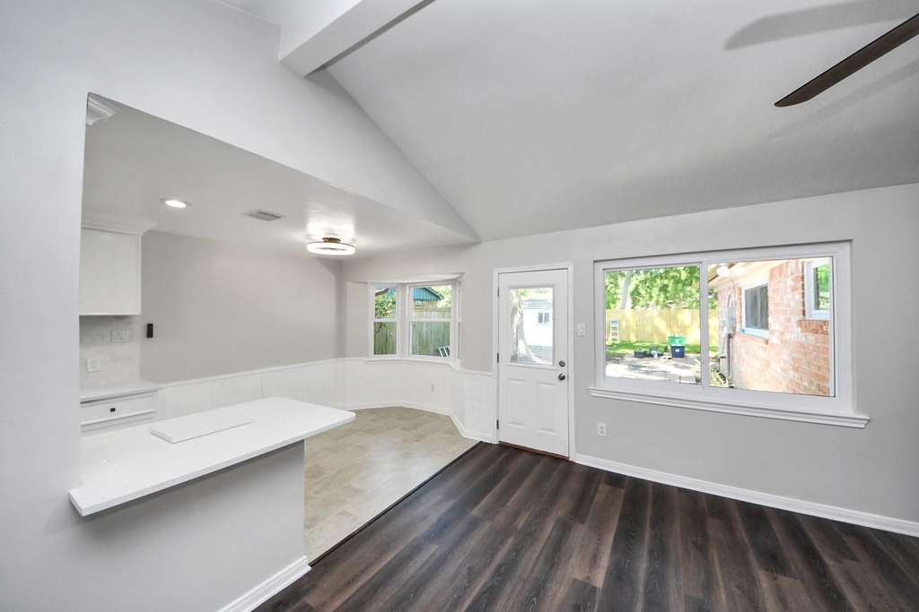 10602 Raydell Drive - Photo 7