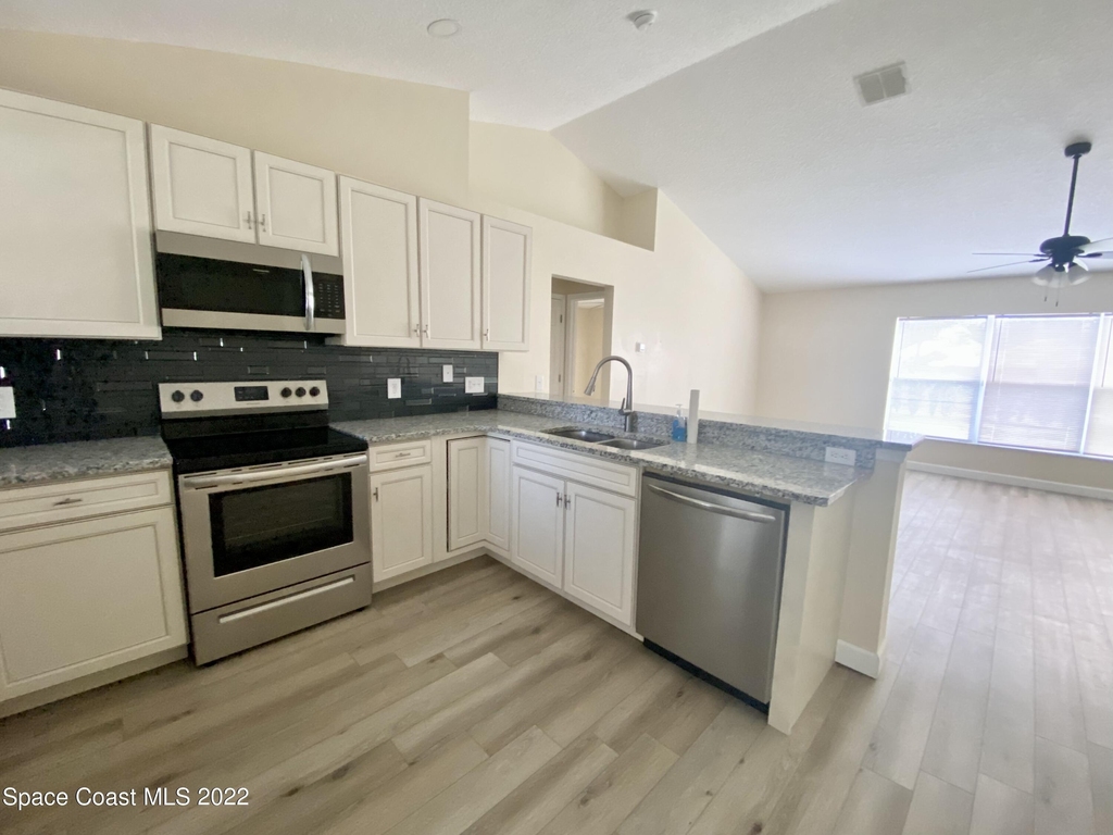 2435 Palisades Drive Se - Photo 6