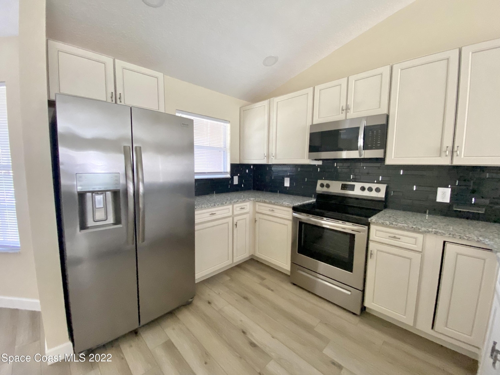 2435 Palisades Drive Se - Photo 8