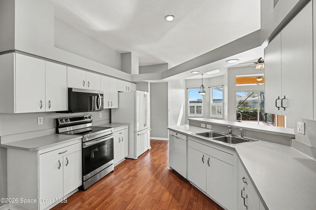 8056 Bracken Lane - Photo 4