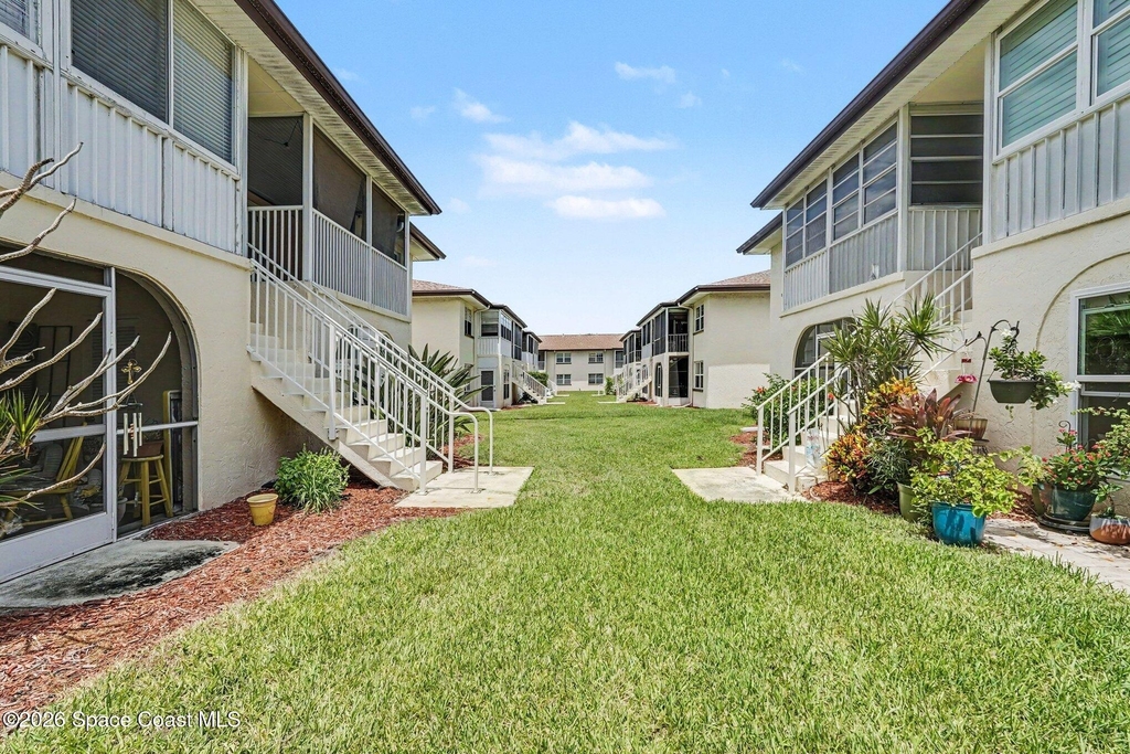 1047 Small Court - Photo 22