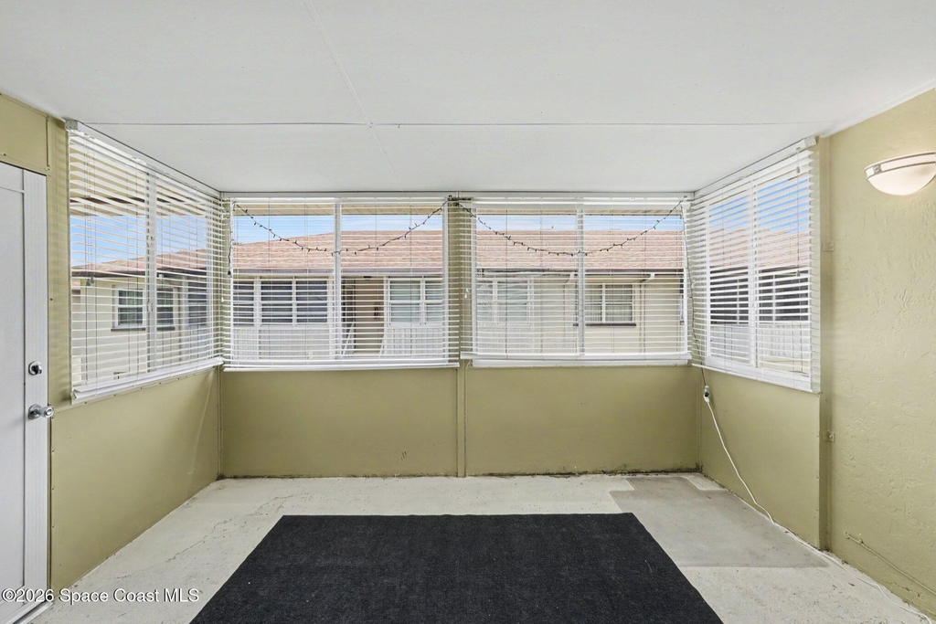 1047 Small Court - Photo 16