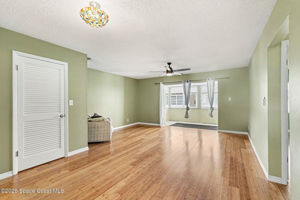 1047 Small Court - Photo 5