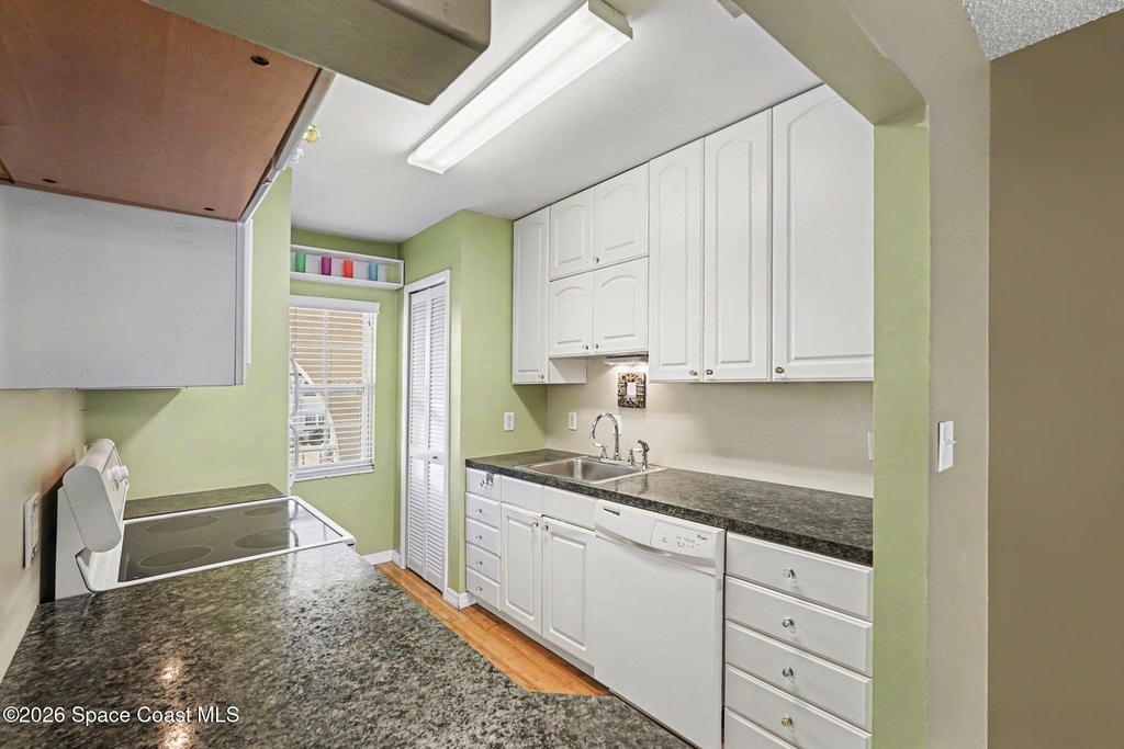 1047 Small Court - Photo 9