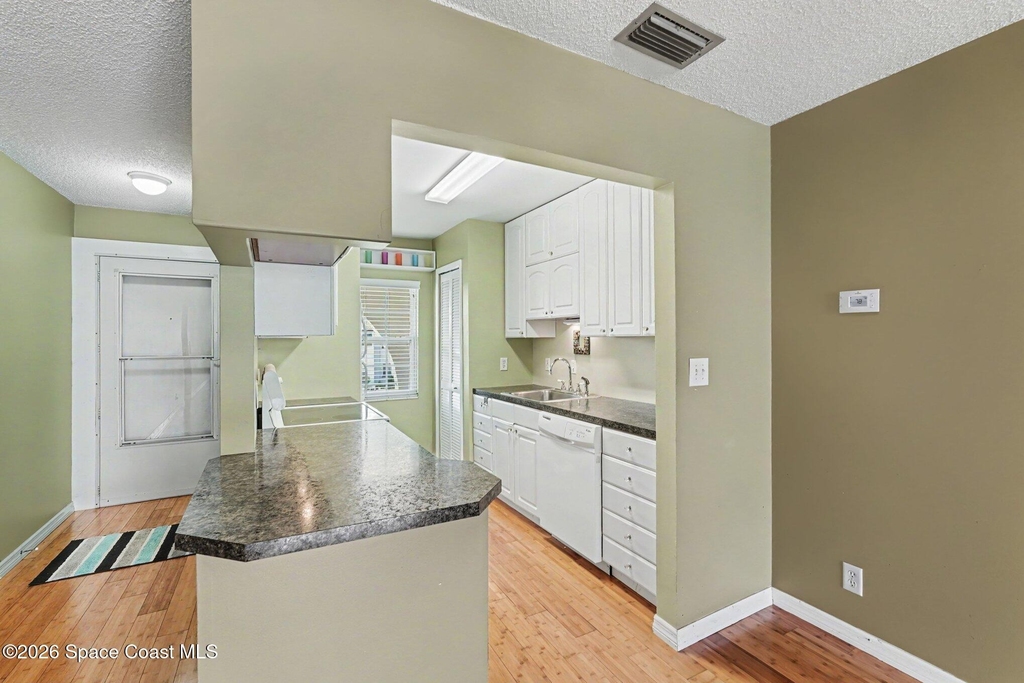 1047 Small Court - Photo 7