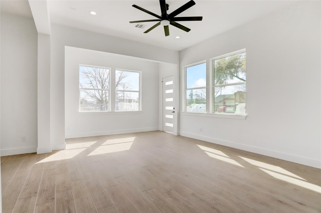 6816 Hartland Avenue - Photo 5