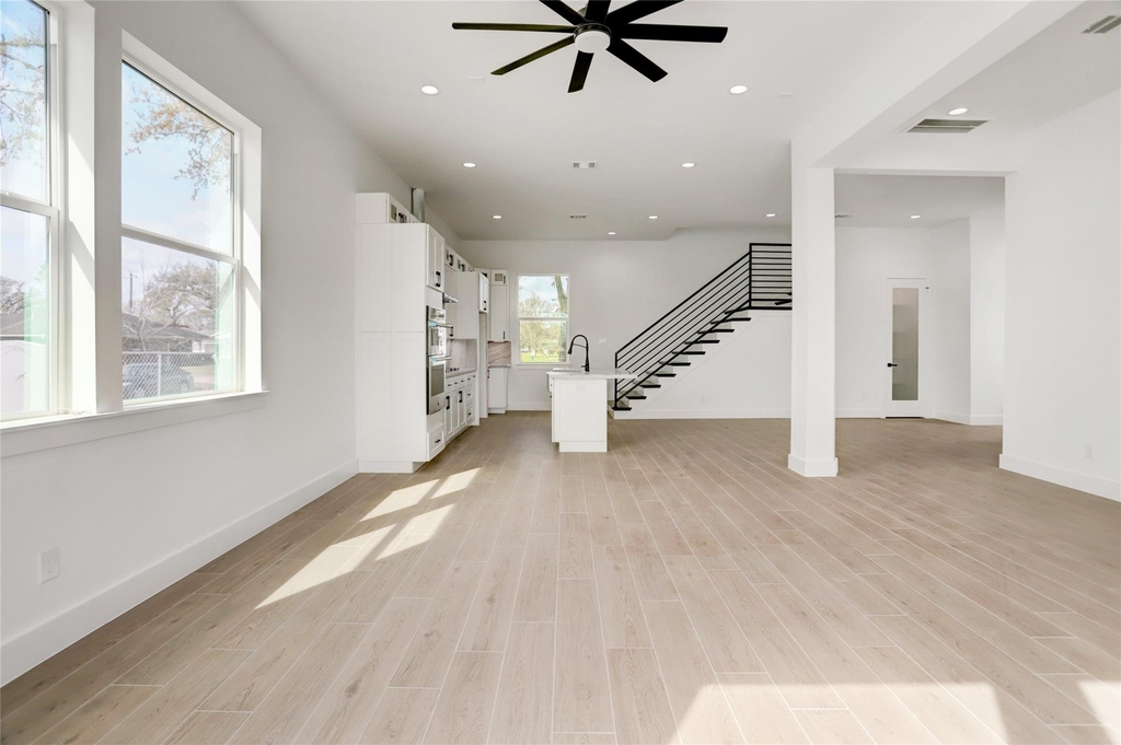 6816 Hartland Avenue - Photo 4