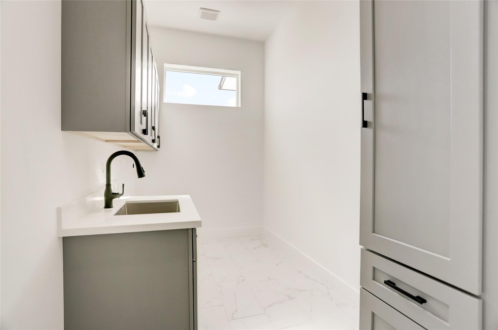 6816 Hartland Avenue - Photo 31
