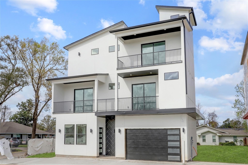 6816 Hartland Avenue - Photo 1