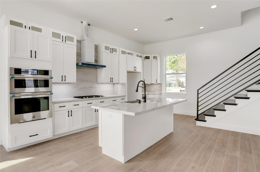 6816 Hartland Avenue - Photo 7
