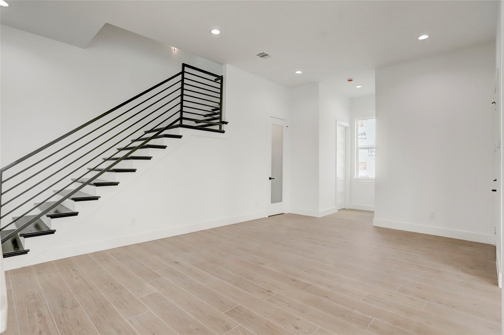 6816 Hartland Avenue - Photo 12