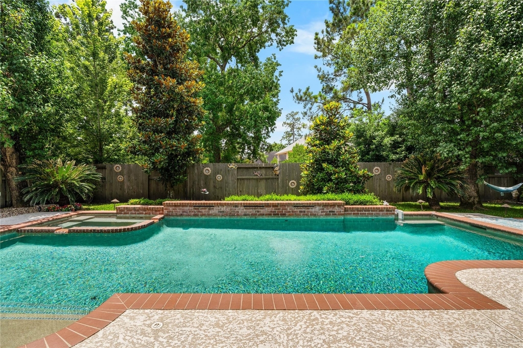 131 E Beckonvale Circle - Photo 4