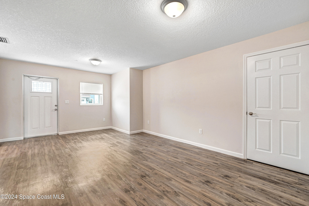 1895 Convair Street Se - Photo 10