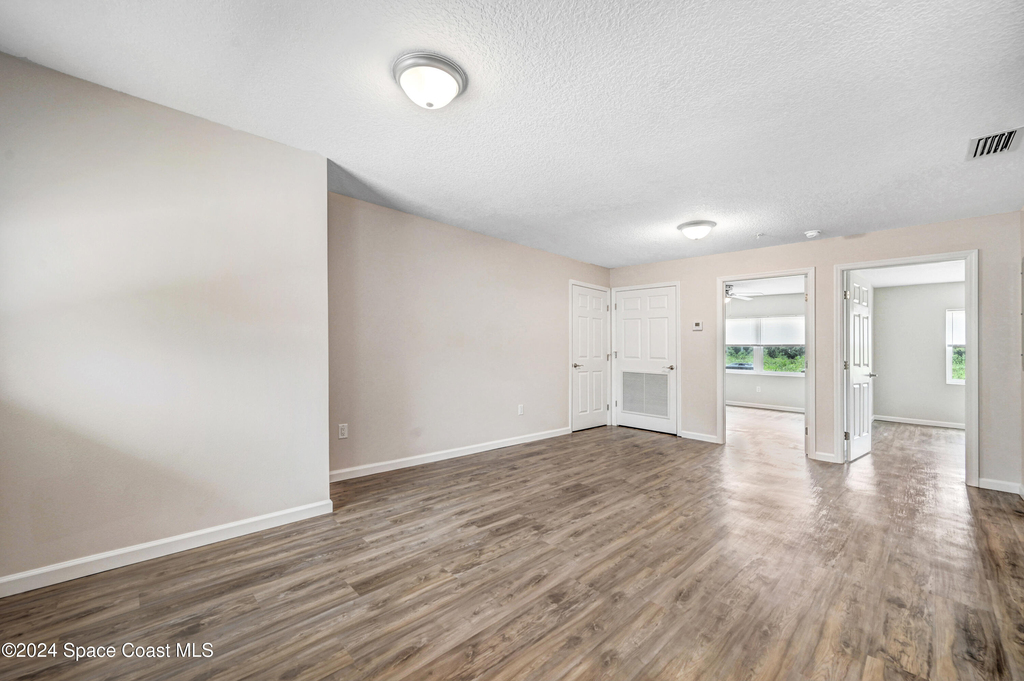 1895 Convair Street Se - Photo 6