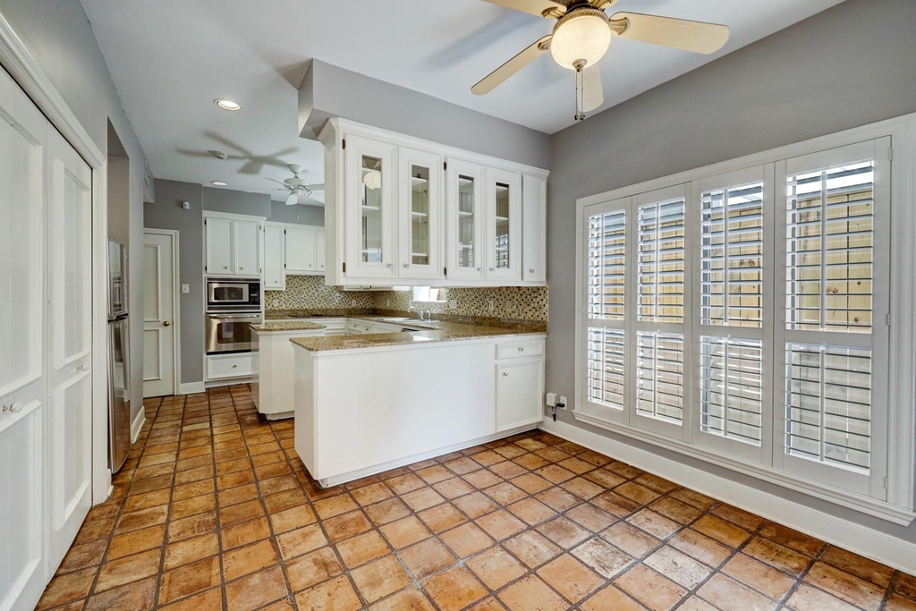 2313 Nantucket Drive - Photo 4
