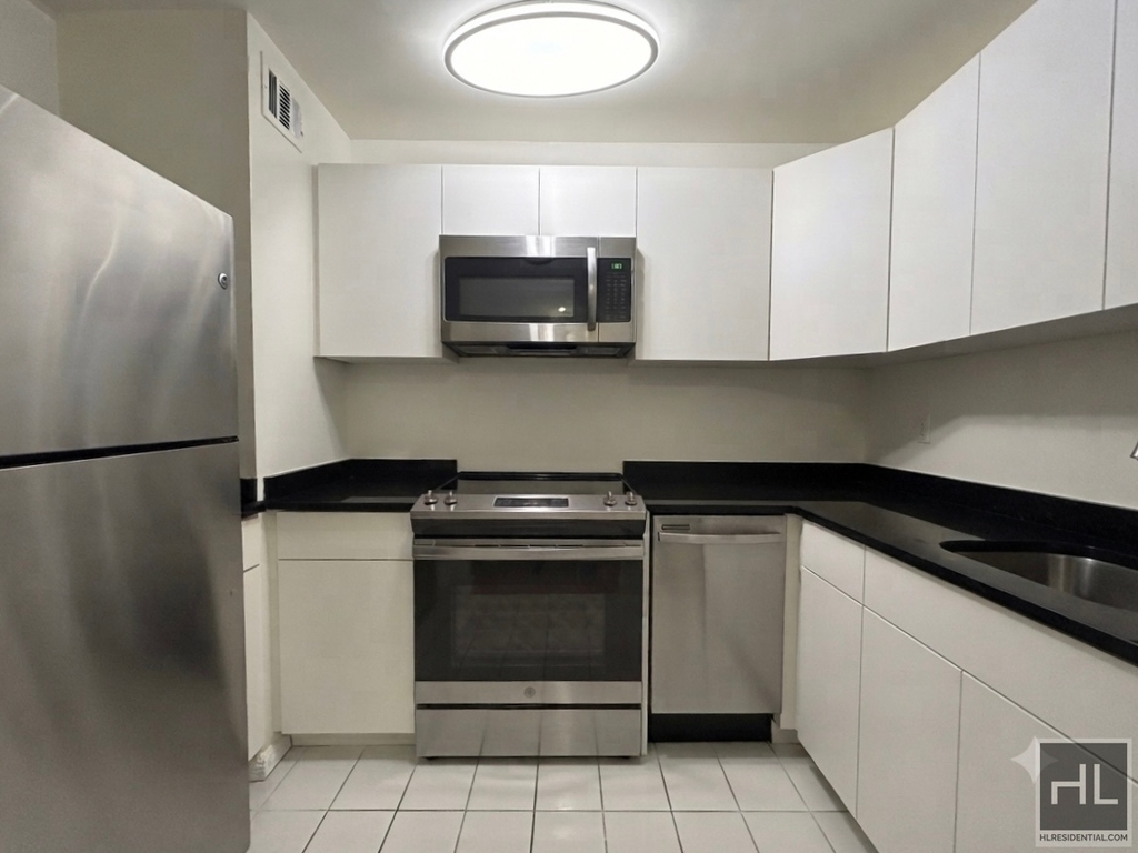 East 63 Street - Photo 1