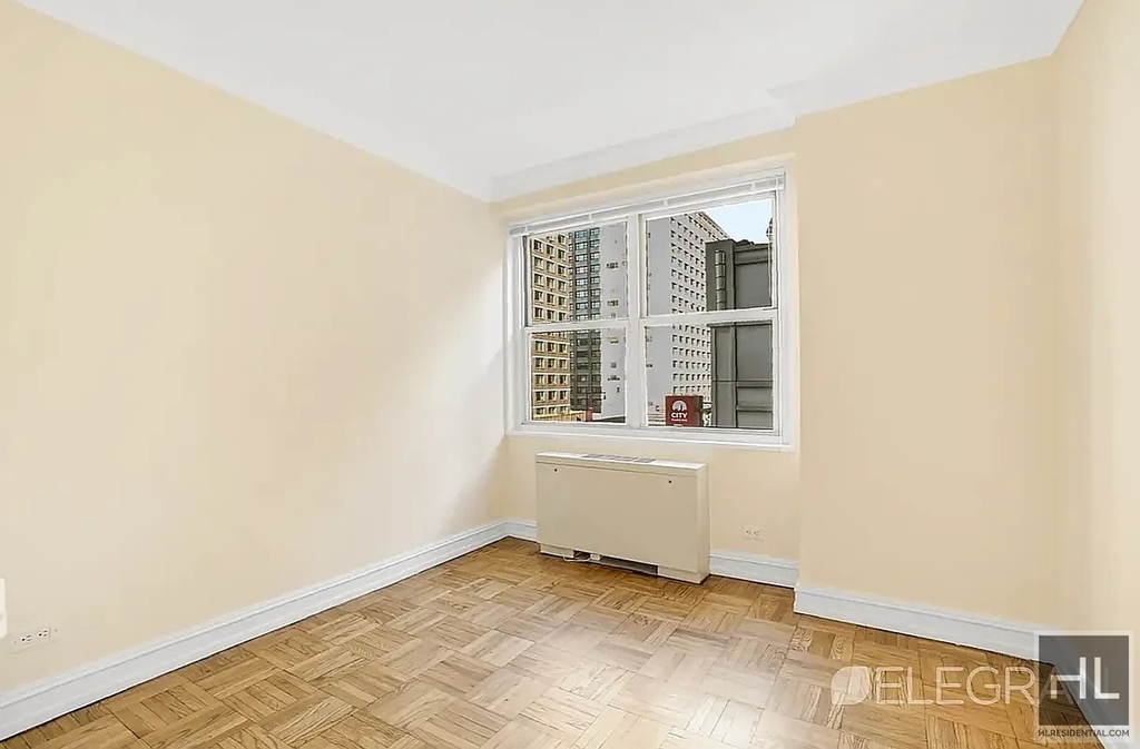 8th Avenue - Photo 4