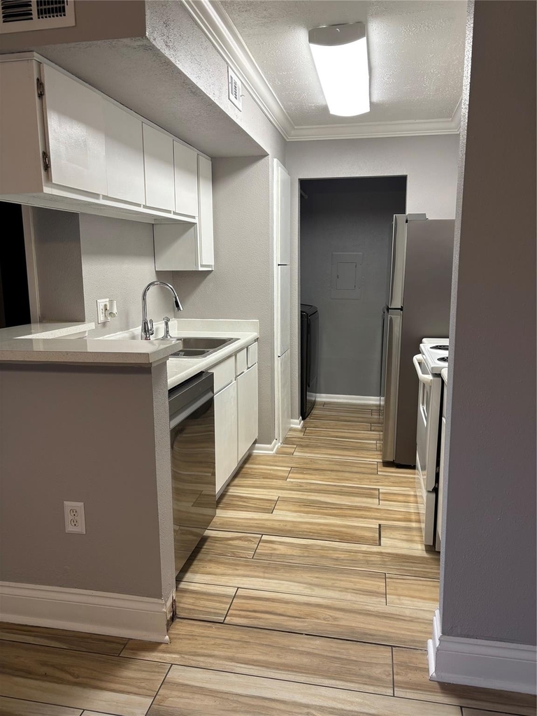 260 El Dorado Boulevard - Photo 5