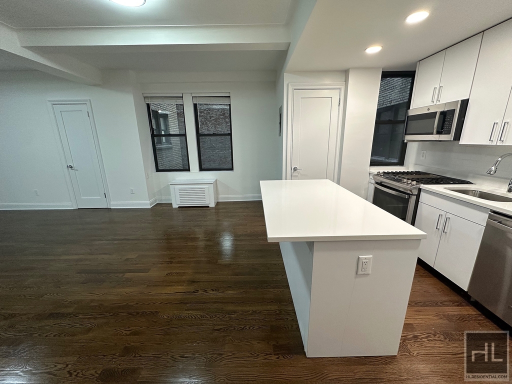 West 68 Street - Photo 0