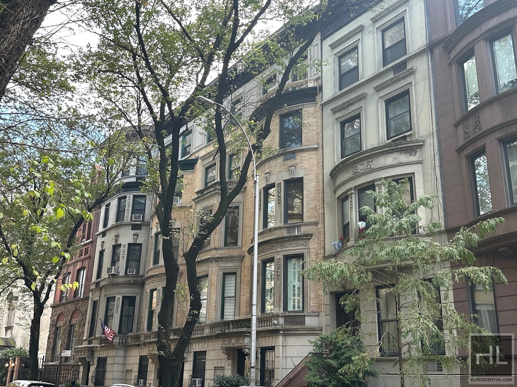 West 68 Street - Photo 8