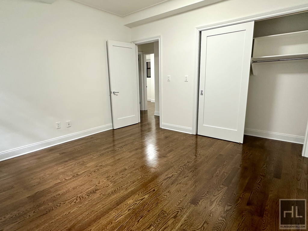 West 68 Street - Photo 1