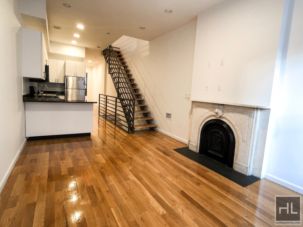 East 71 Street - Photo 0