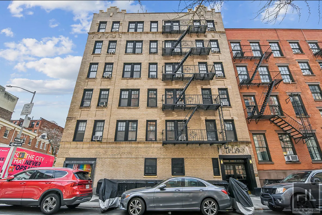 West 10th Street - Photo 0