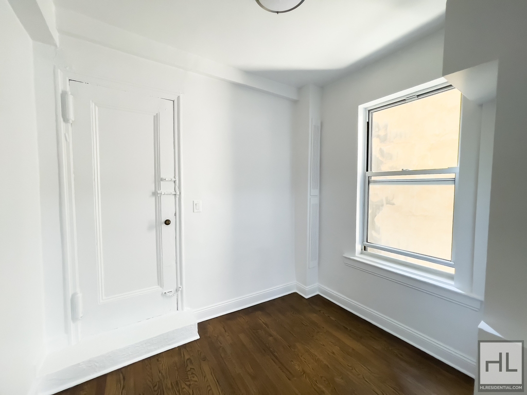 East 37 Street - Photo 4