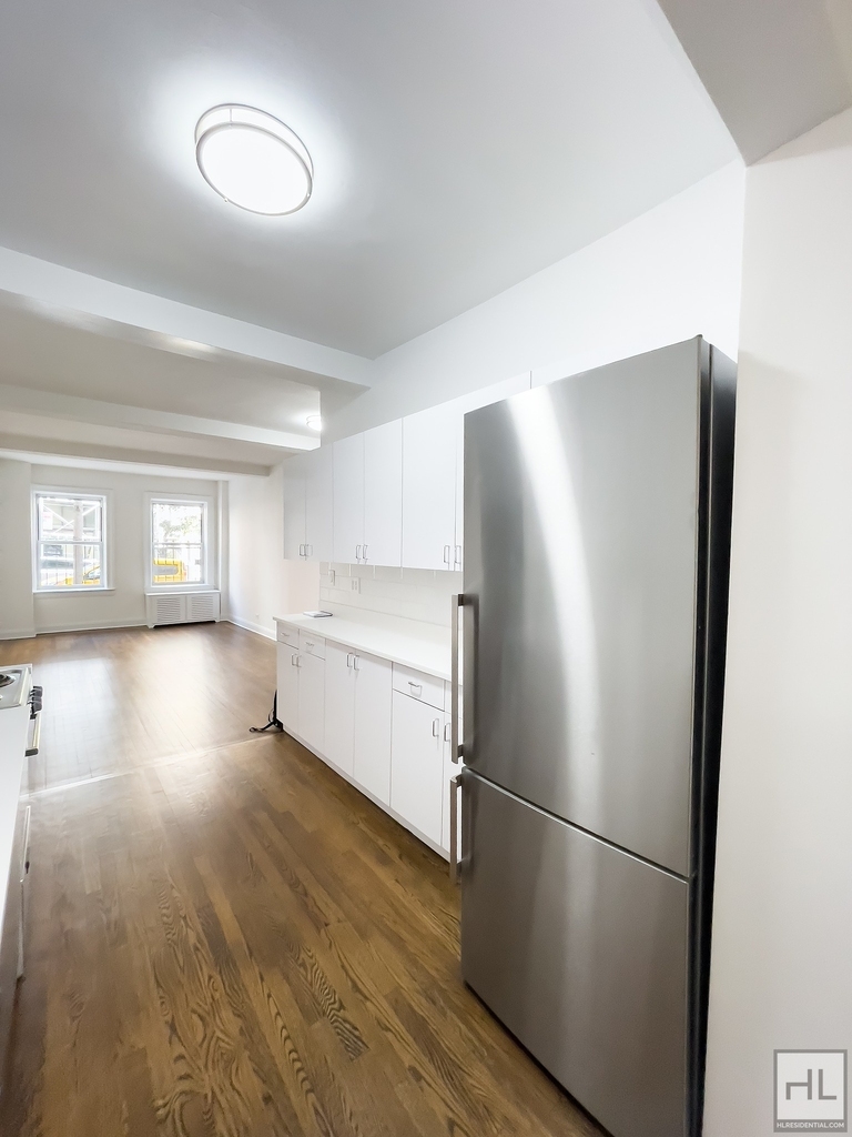 East 37 Street - Photo 3