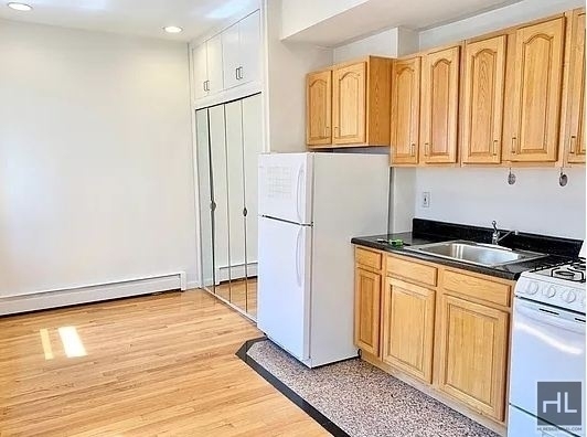 East 53 Street - Photo 1