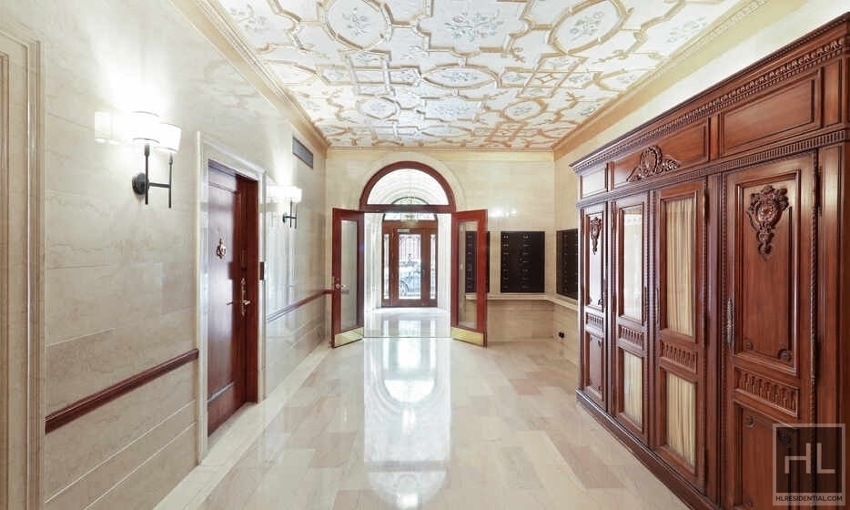 East 80th Street - Photo 8
