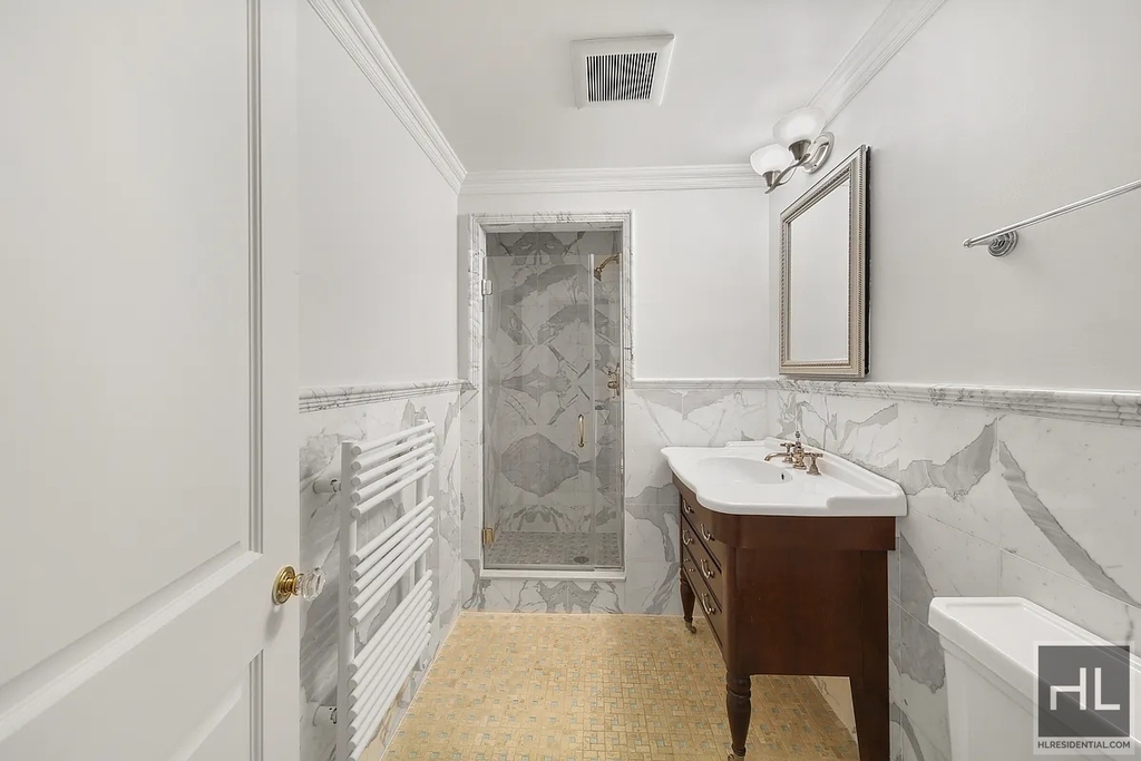 East 80th Street - Photo 6