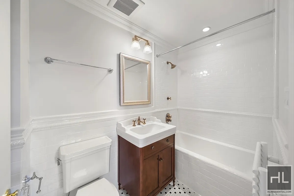 East 80th Street - Photo 7
