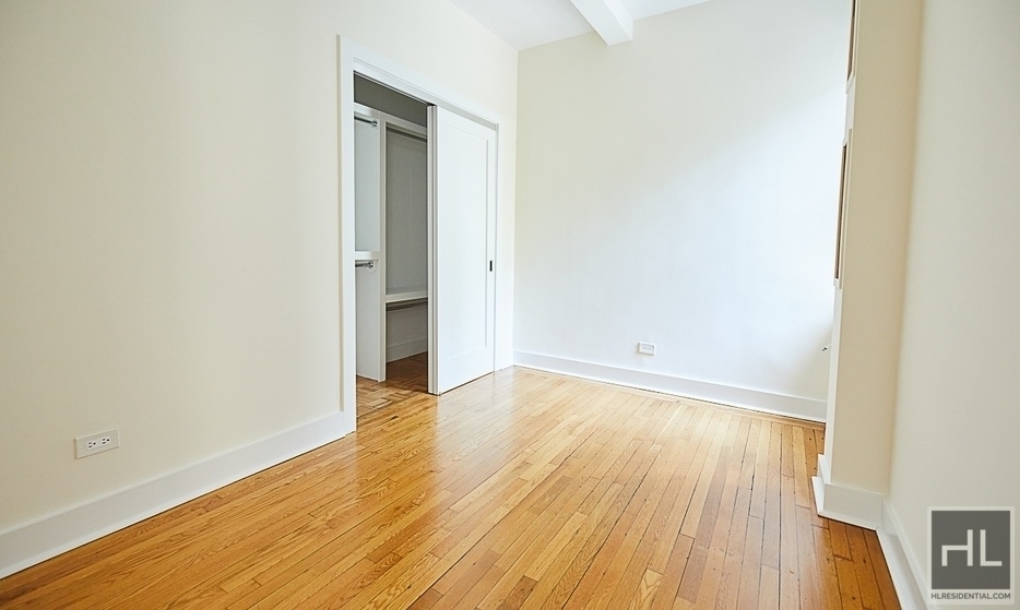 East 80th Street - Photo 5