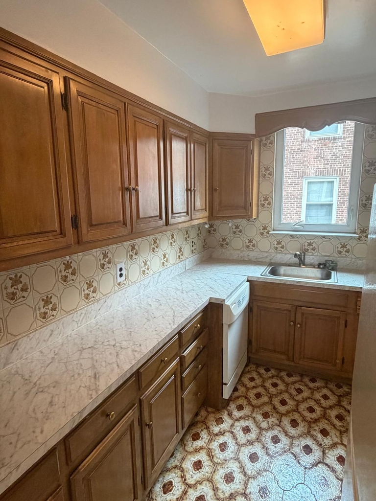 Courter Avenue - Photo 2
