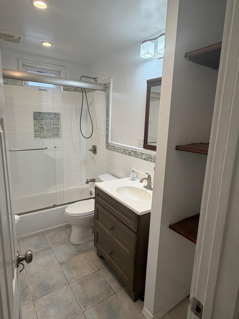 Courter Avenue - Photo 3