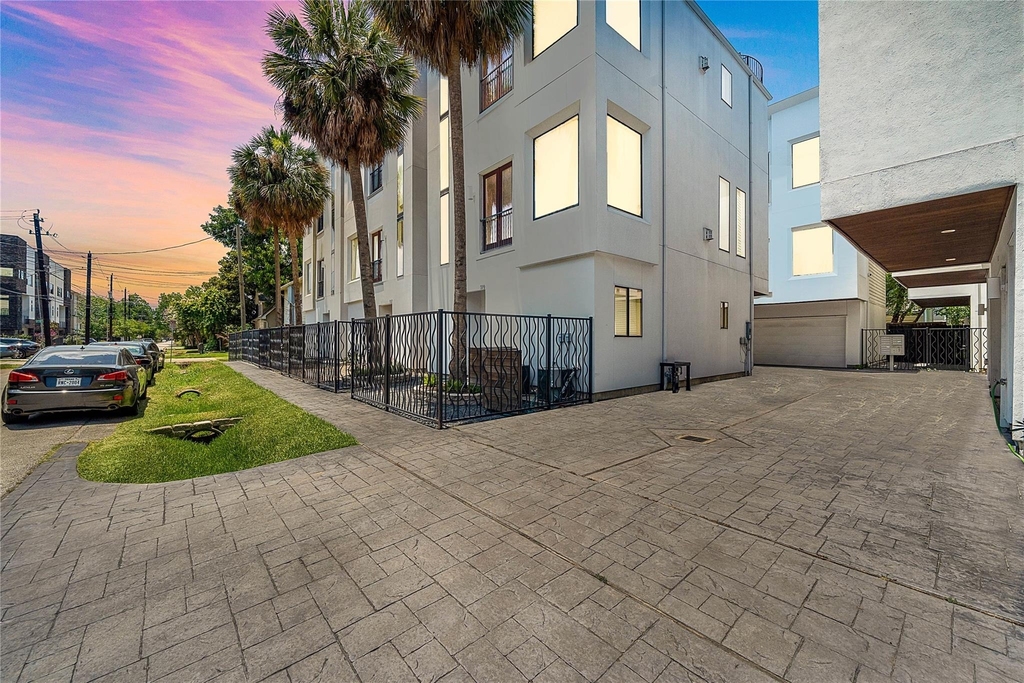709 Reinicke Street - Photo 0