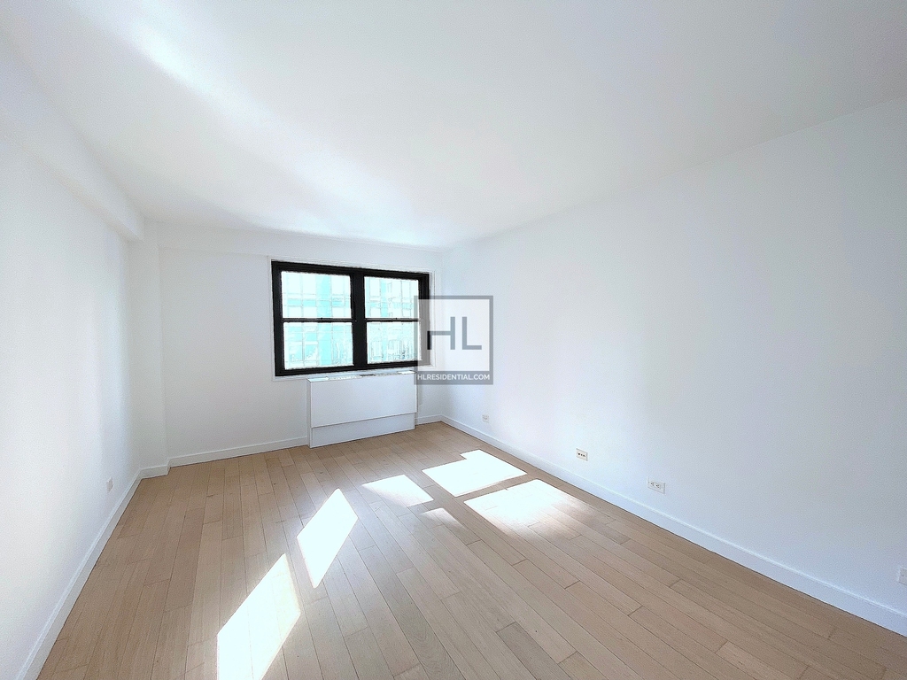 East 39th Street - Photo 2
