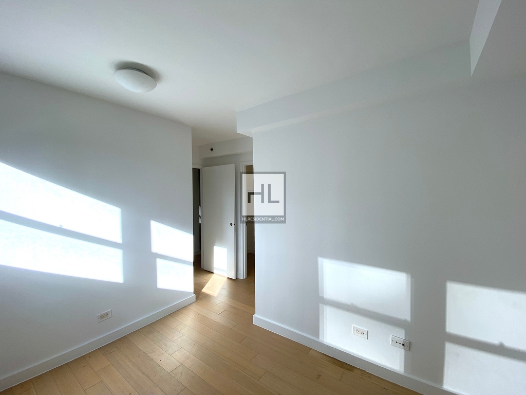 East 39th Street - Photo 4